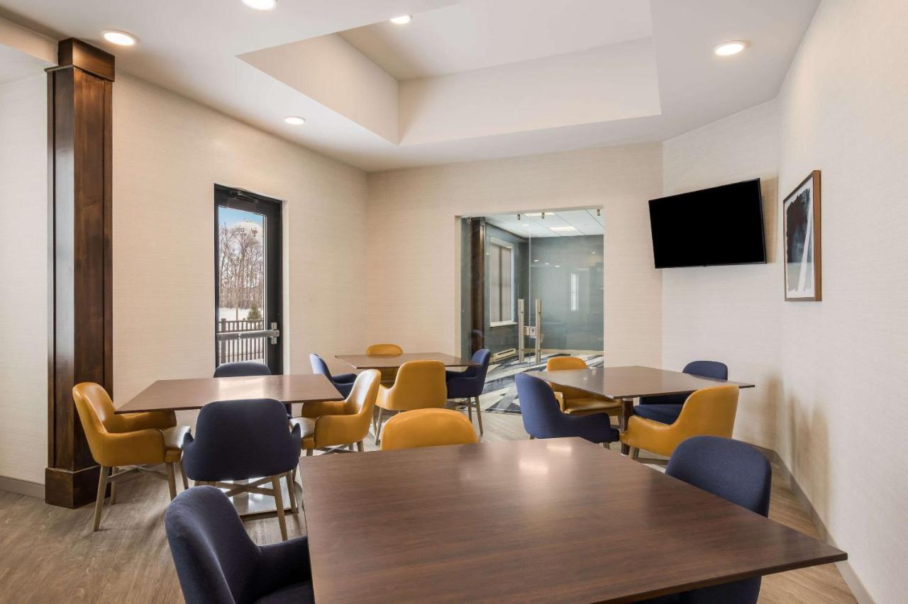 Mainstay Suites Gaylord Bagian luar foto