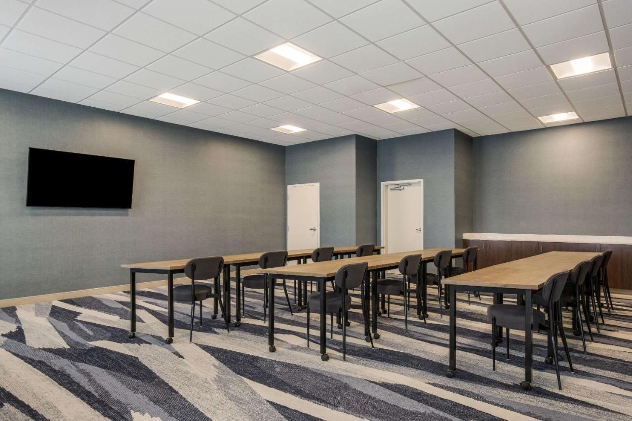 Mainstay Suites Gaylord Bagian luar foto