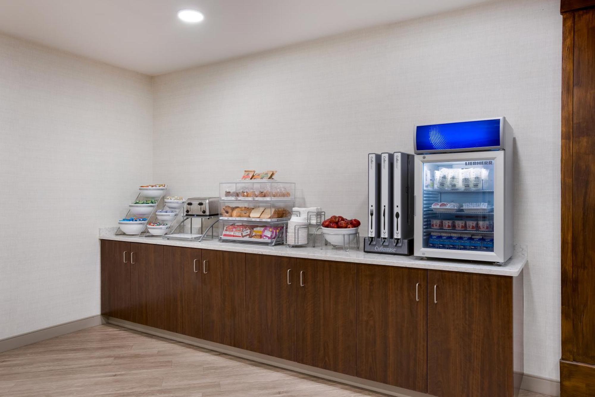 Mainstay Suites Gaylord Bagian luar foto